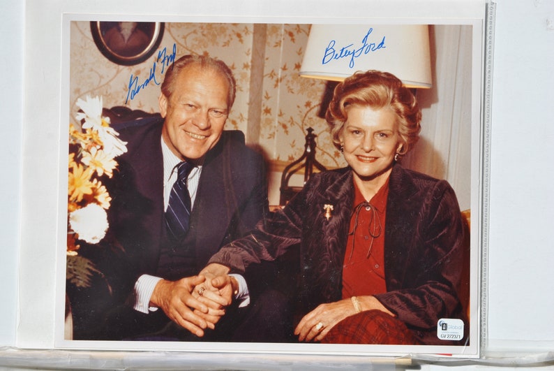 GERALD FORD And BETTY Ford Signed Photo Poster painting X2 U.S. President & First Lady wcoa