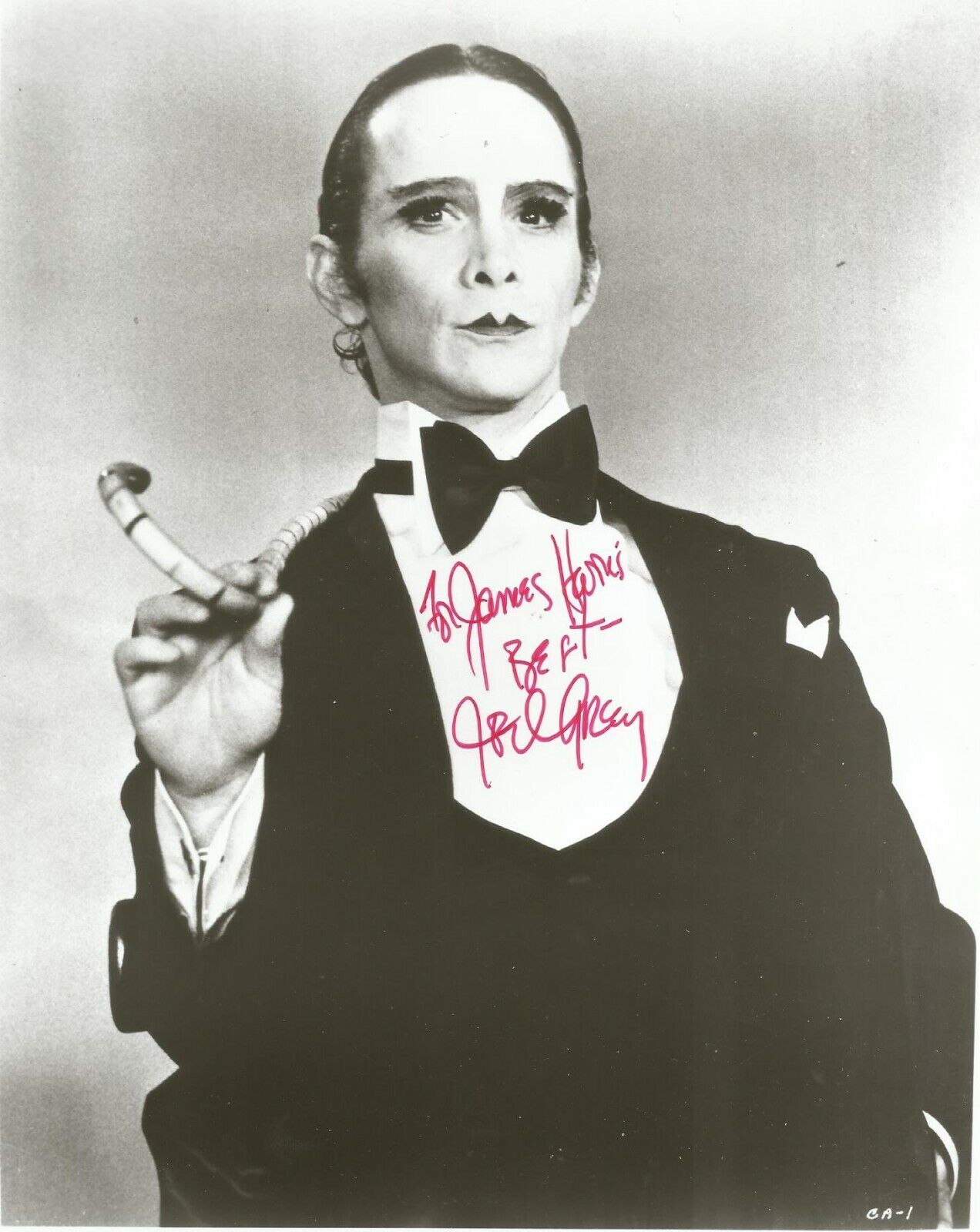 JOEL GREY SIGNED 8X10 FROM CABARET MOVIE-STARTLING Photo Poster painting-GREAT ENTERTAINER