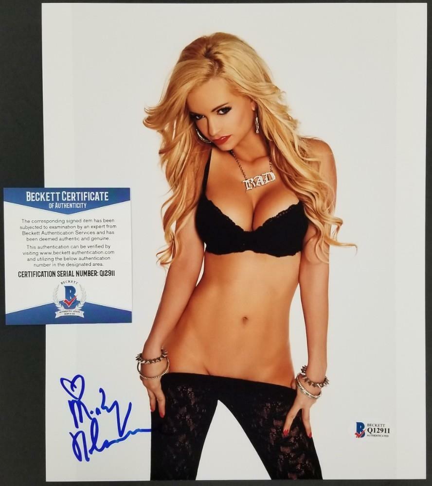 Mindy Robinson signed 8x10 Photo Poster painting Actress Model Autograph (A) ~ Beckett BAS COA