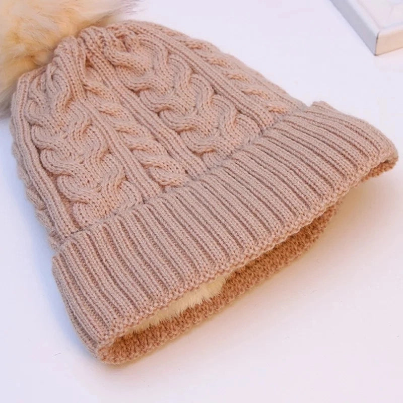 Women’s Basic Solid Color Pom Poms Crimping Wool Cap