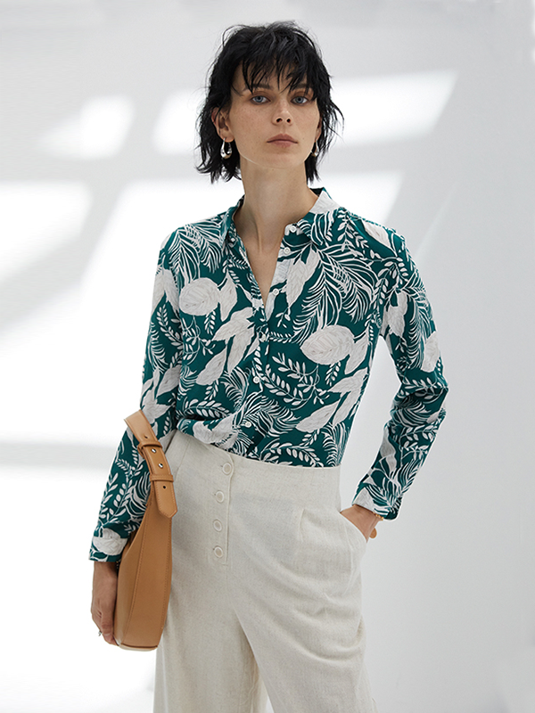 Chemise en soie imprimée feuillage tropicale verte 1