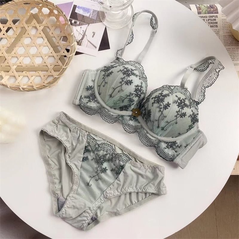 French Romantic Lavender Lace Embroidery Underwear Women Sexy Push Up Bra Set Comfortable Wireless Thicken B Cup Brassiere