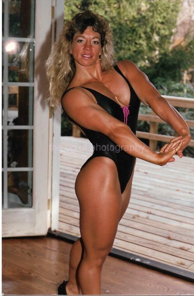 MUSCLE WOMAN 80's 90's FOUND Photo Poster painting Color PRETTY GIRL Original EN 110 29 E