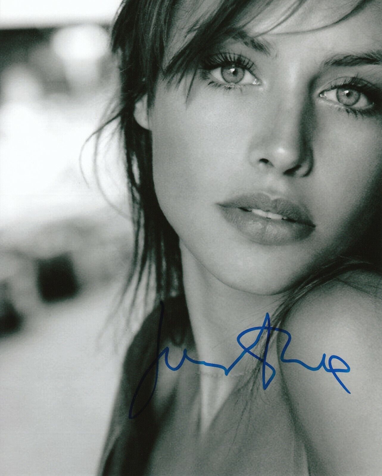 Hannah Ware Autographed 8x10 Photo Poster painting with a Certificate of Authenticity CoA