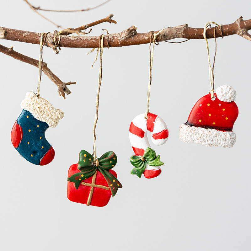"Hromeo Handcrafted Resin Christmas Tree Ornaments - DIY Festive Desk Decoration"