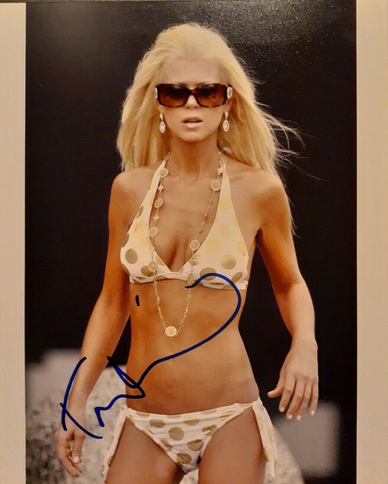 Tara Reid signed 8x10