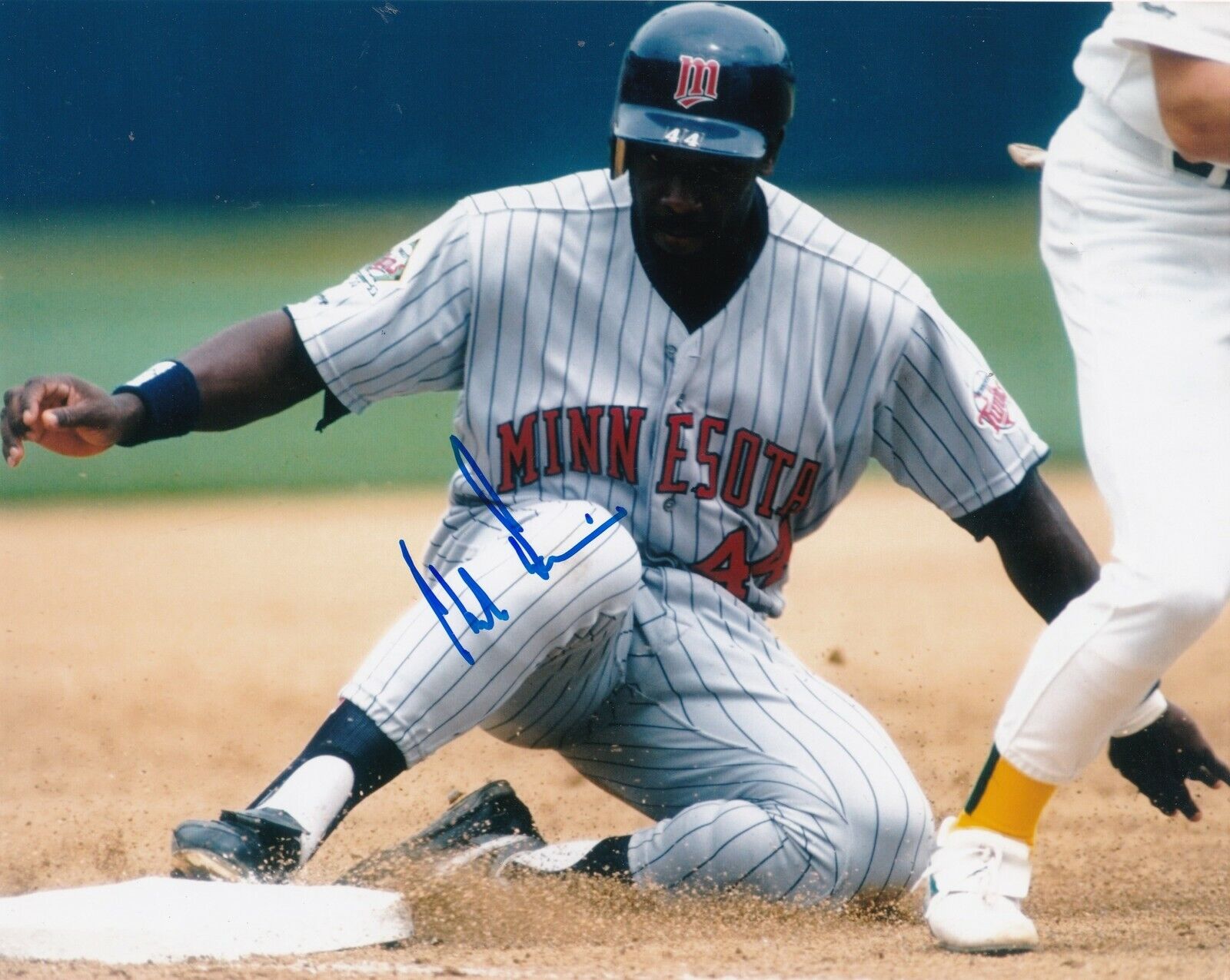 CHILI DAVIS MINNESOTA TWINS ACTION SIGNED 8x10