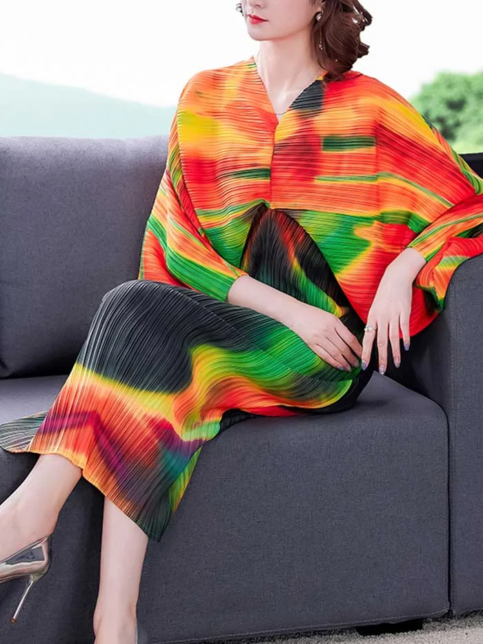 Pleated gradient contrast color bat sleeve dress