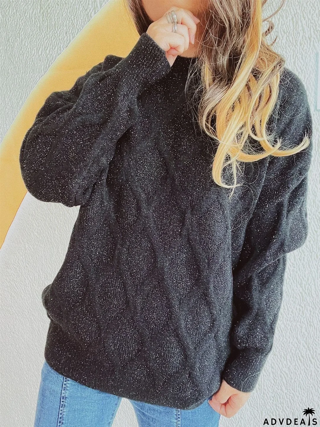 Diamond sweater with a crew neck and long sleeves