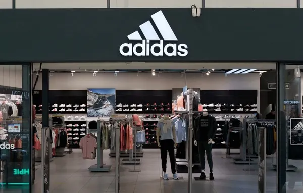 7088 fotografija, slika i snimaka Adidas trgovine bez autorskih prava | Shutterstock