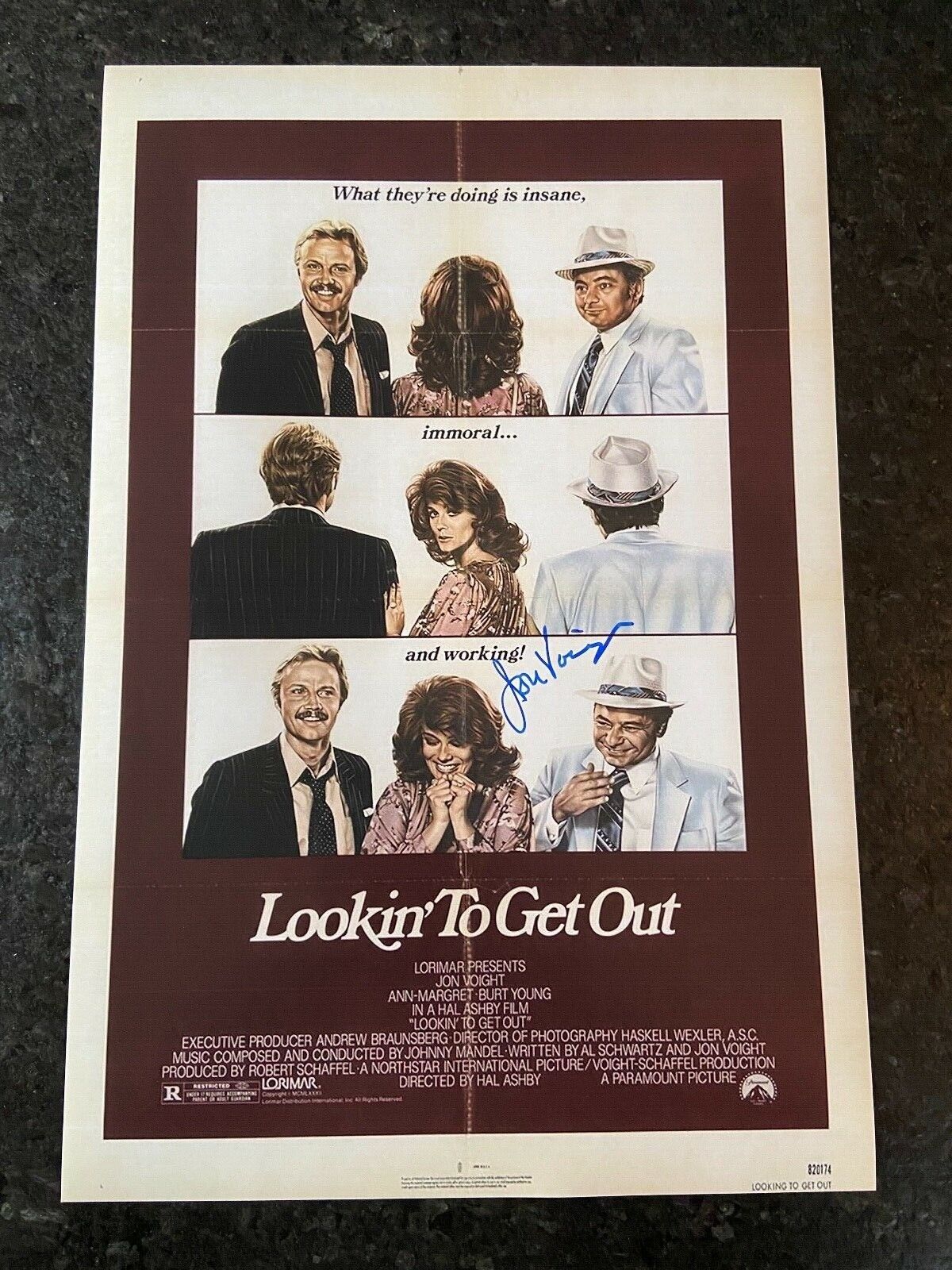 * JON VOIGHT * signed 12x18 poster * LOOKIN' TO GET OUT * PROOF * 1