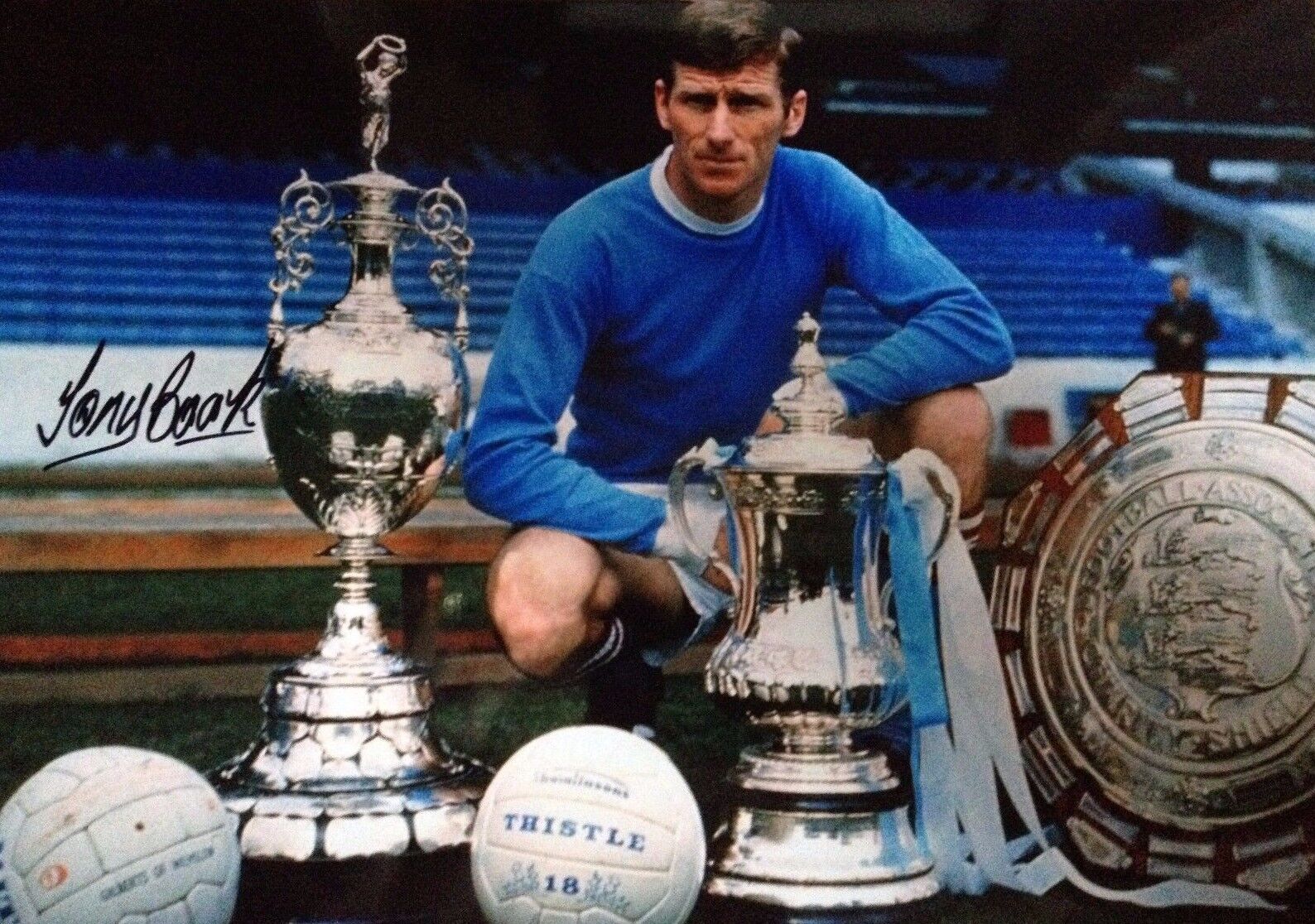 TONY BOOK - FORMER MANCHESTER CITY FOOTBALLER - SIGNED COLOUR Photo Poster paintingGRAPH