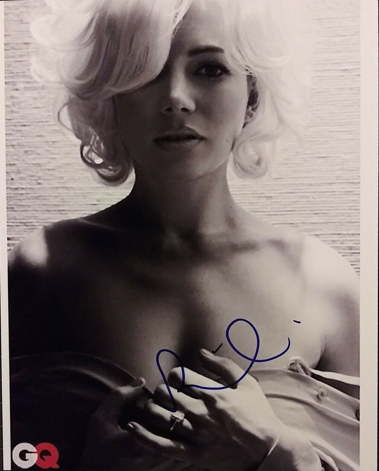 Michelle Williams signed 8x10