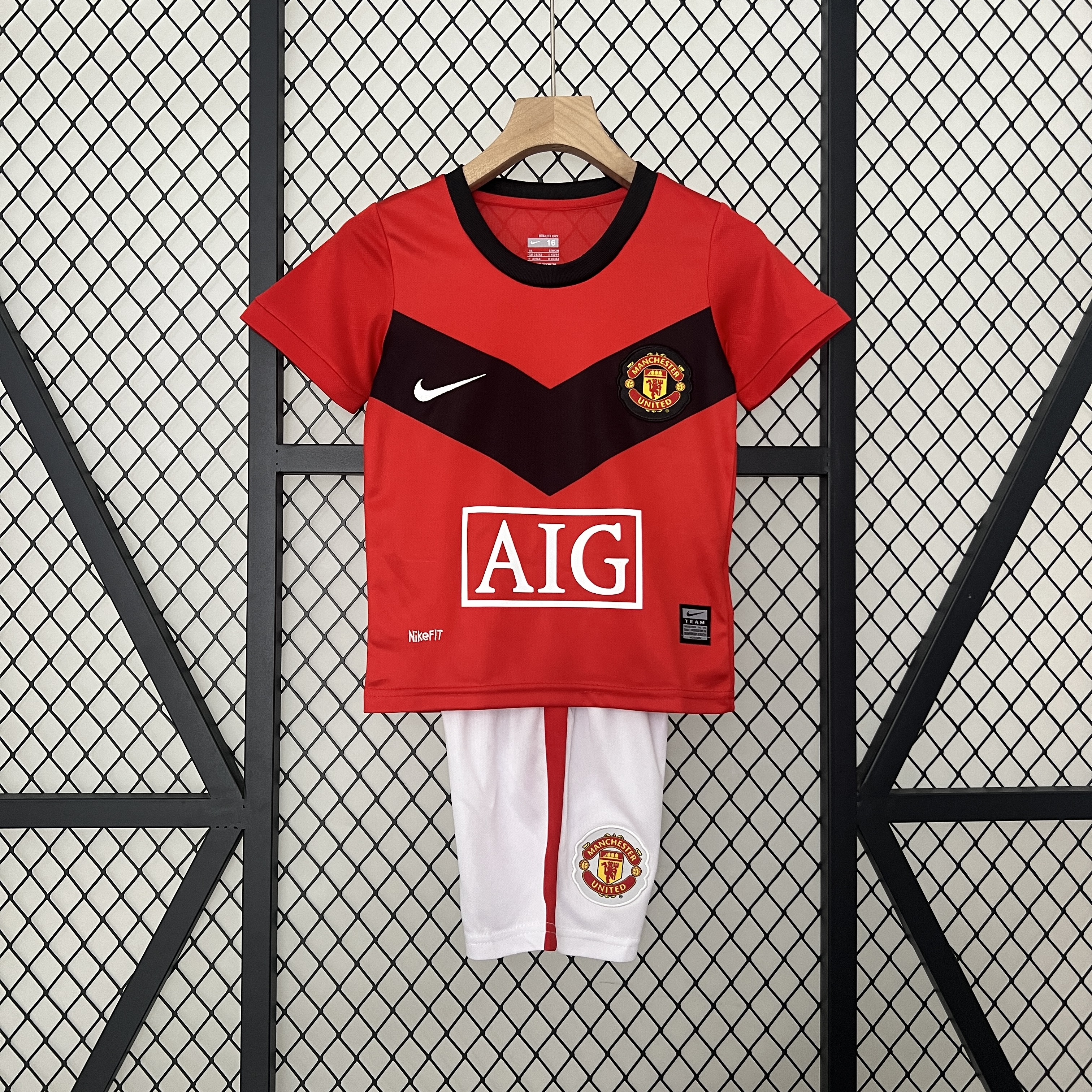 Manchester United Retro 2009-10 Home Stadium Kids Kit