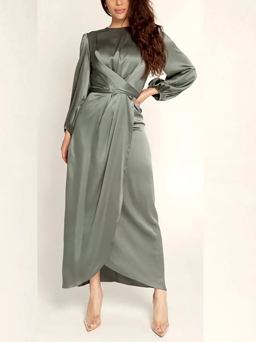 Satin dress with round neck and long sleeves