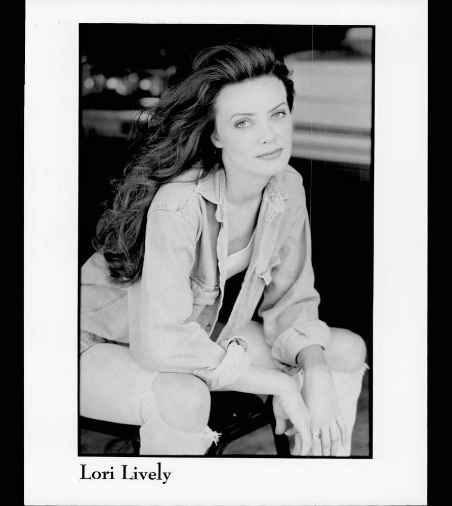 LORI LIVELY - 8x10 Headshot Photo Poster painting w/ Resume - Night of the Creeps