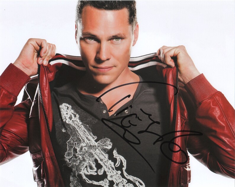 DJ Tiesto 8 x10 Autographed Hand Signed Photo Poster painting