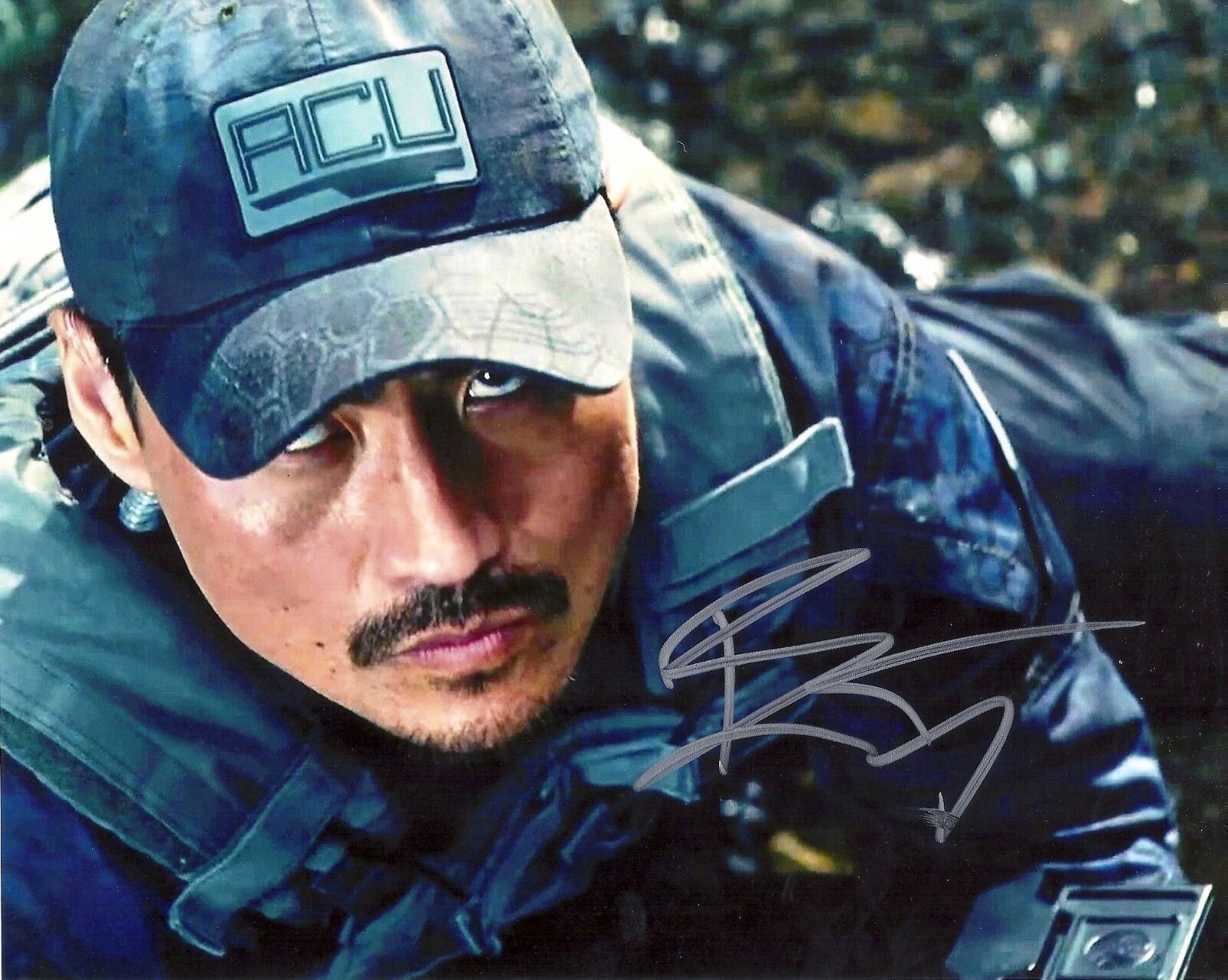 BRIAN TEE 'JURASSIC WORLD' HAMADA SIGNED 8X10 PICTURE *COA 3