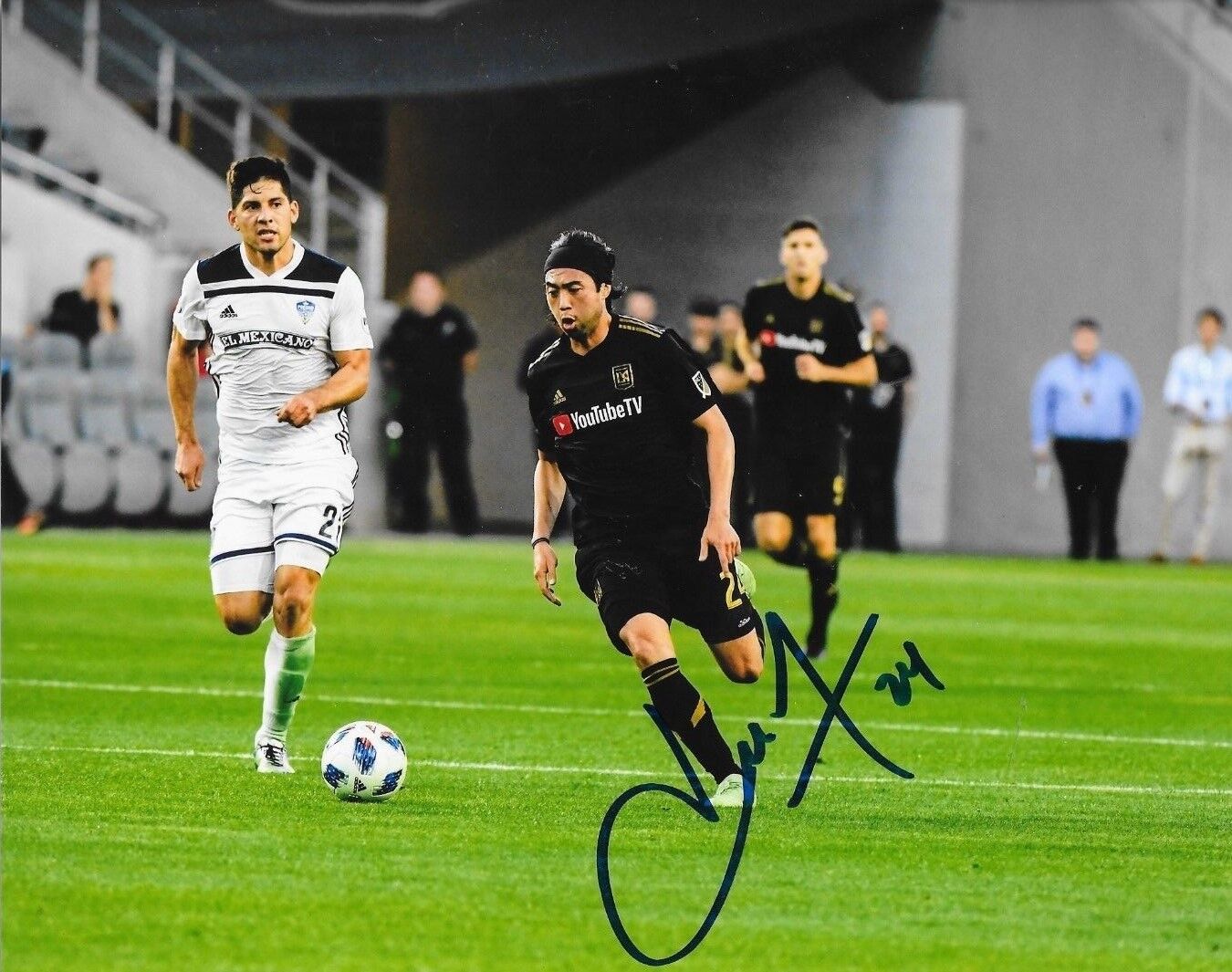 Lee Nguyen signed Los Angeles Football Club LAFC 8x10 Photo Poster painting autographed MLS