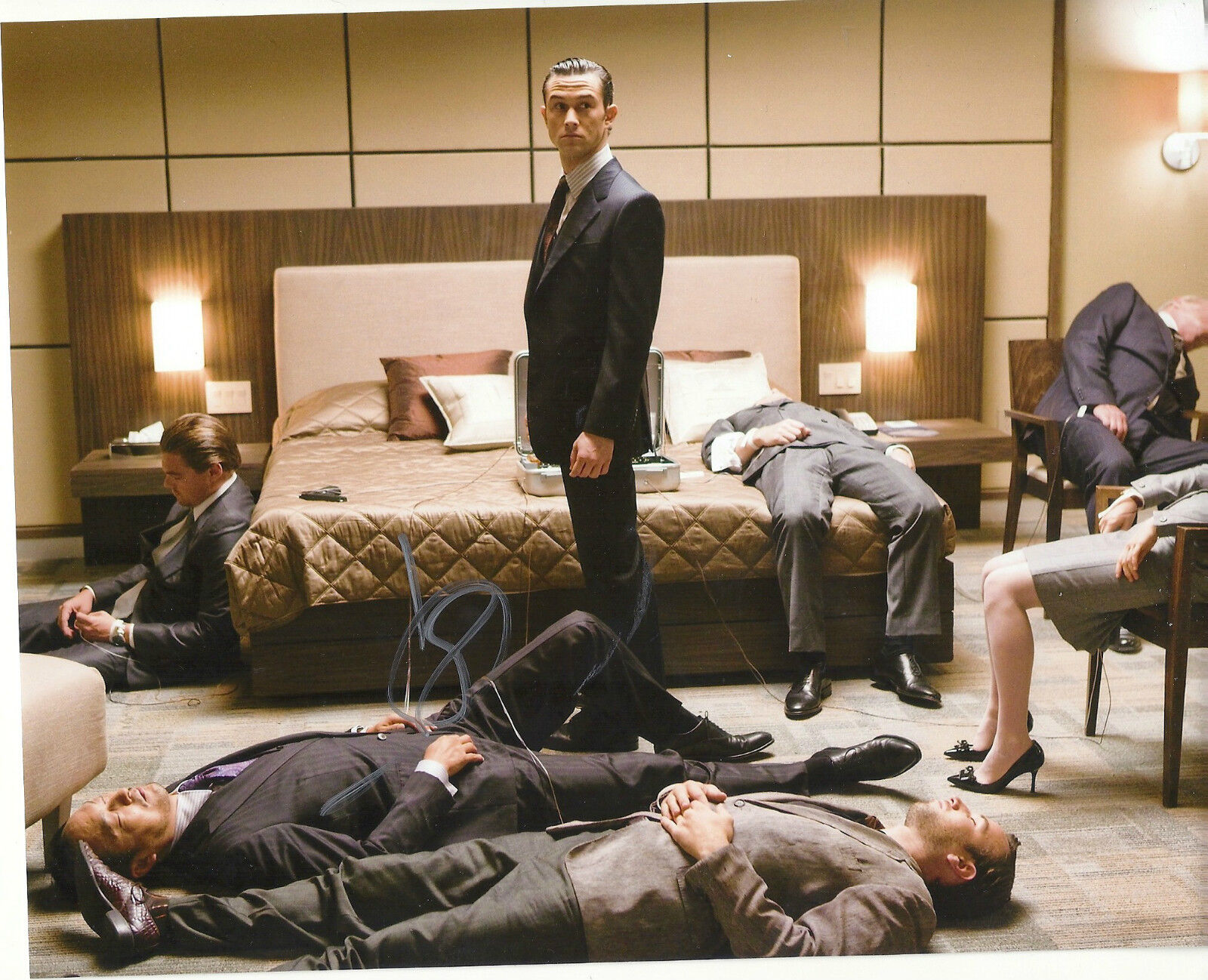 JOSEPH GORDON LEVITT 'INCEPTION' ARTHUR SIGNED 8X10 PICTURE *COA