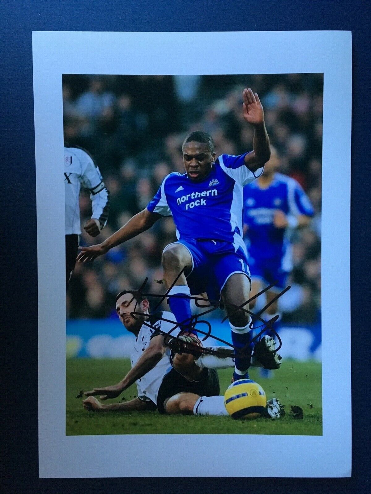 CHARLES N'ZOGBIA - FORMER NEWCASTLE FOOTBALLER - EXCELLENT SIGNED Photo Poster painting