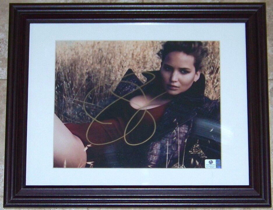 HOT NEW ITEM! Jennifer Lawrence Signed Autographed Photo Poster painting Global GA GV GAI COA!