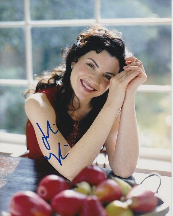 JULIANNA MARGULIES signed autographed Photo Poster painting