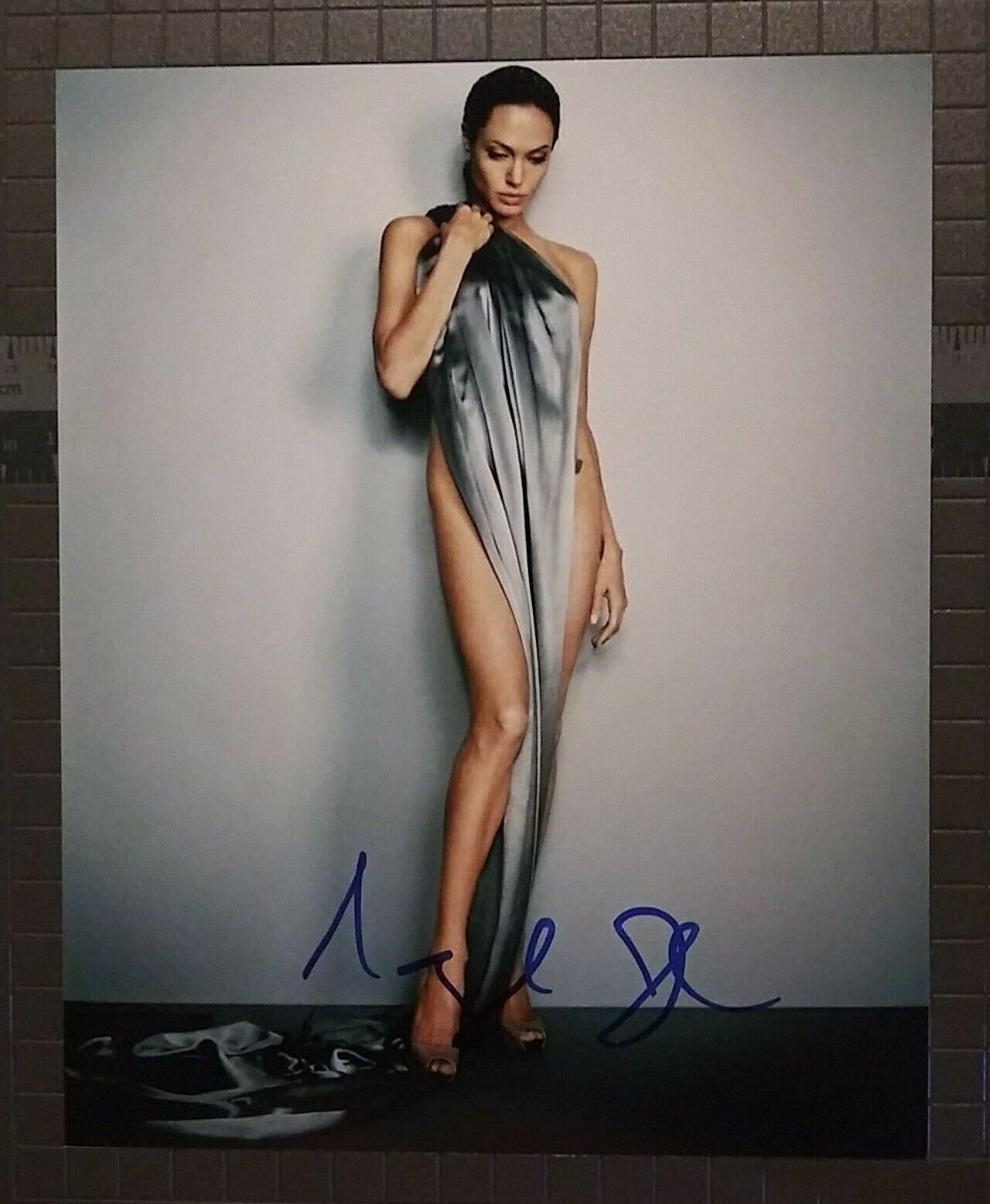 Angelina Jolie signed 8x10