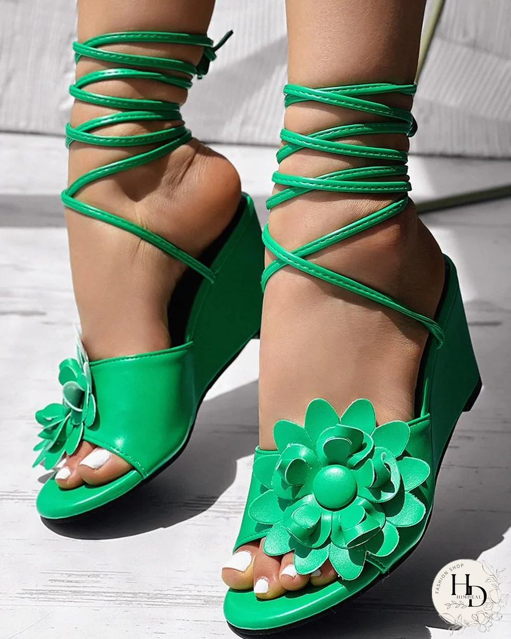 Sandalias de cuña con tiras y estampado floral degradado