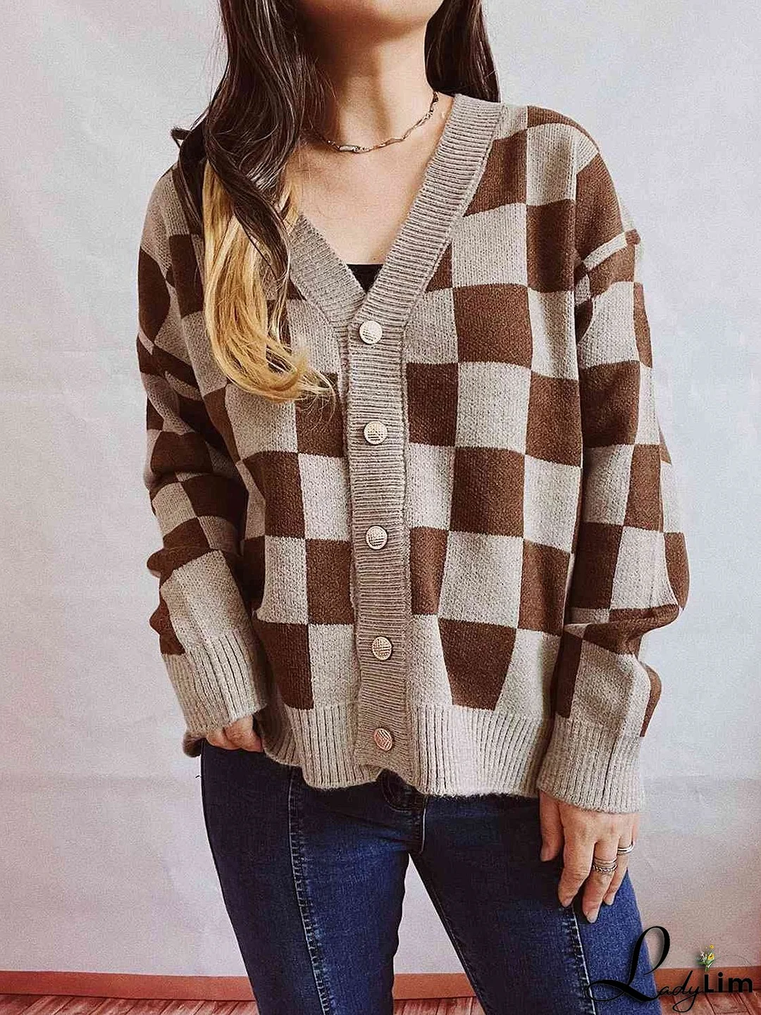 Fashionable and Minimalist Cardigan