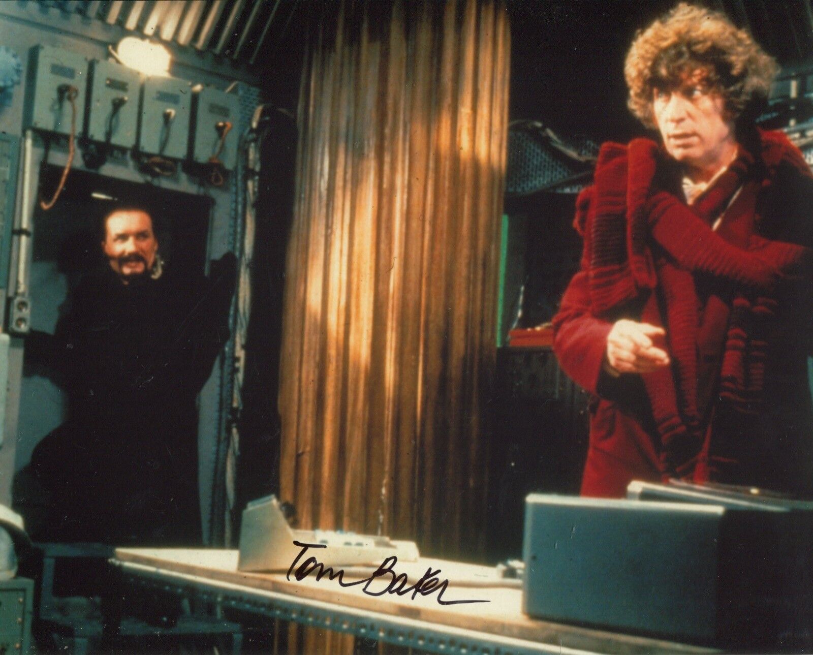 Actor Tom Baker 4th Doctor signed 8x10 DOCTOR WHO scene Photo Poster painting UACC DEALER