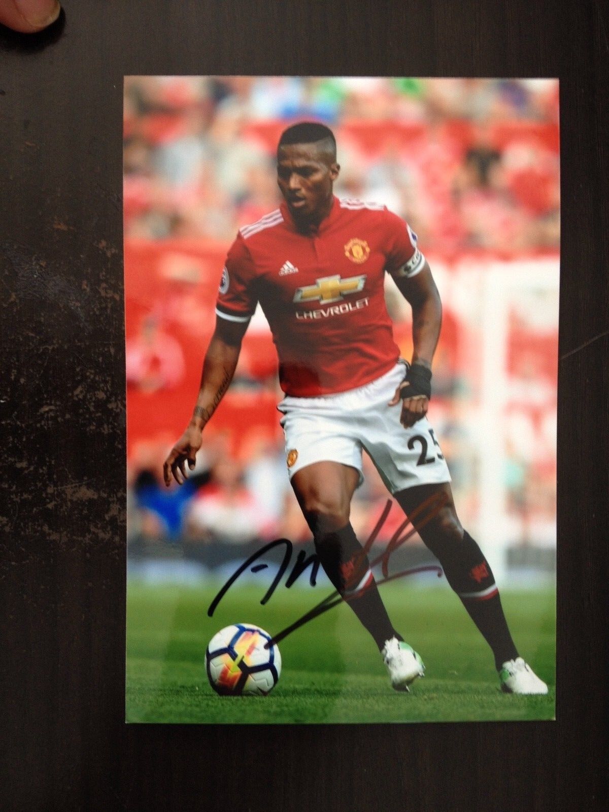 ANTONIO VALENCIA - MANCHESTER UNITED FOOTBALLER - EXCELLENT SIGNED COLOUR Photo Poster painting