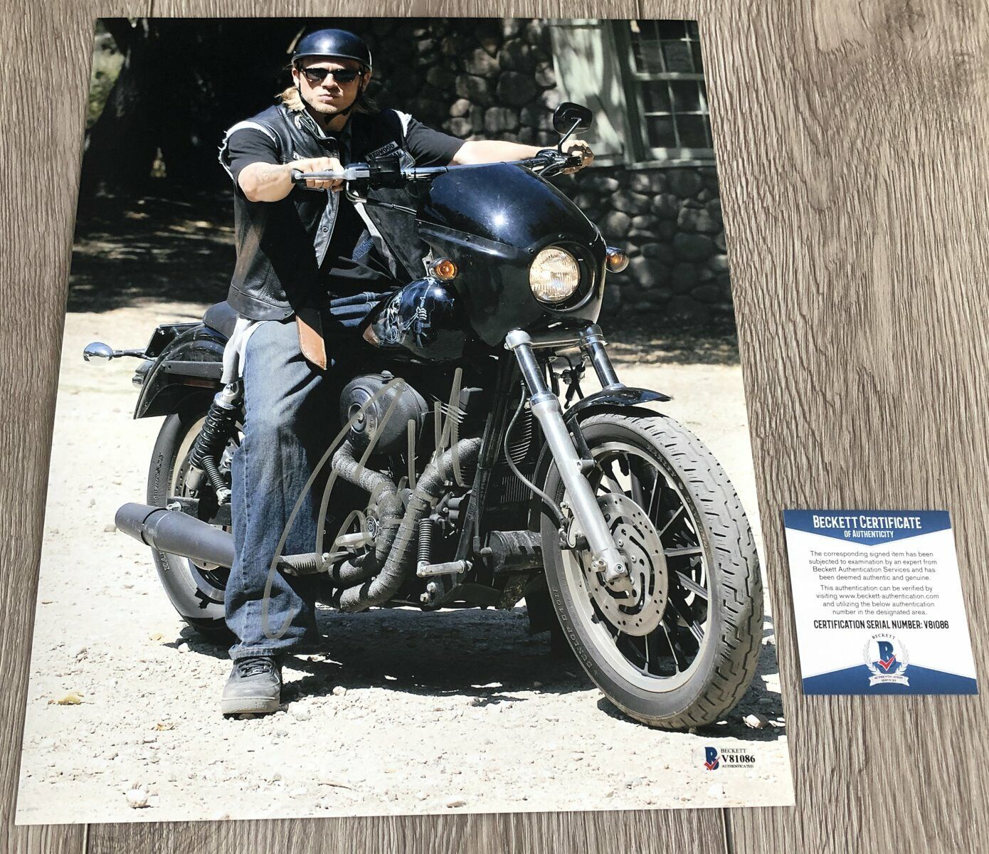 CHARLIE HUNNAM SIGNED JAX SONS OF ANARCHY 11x14 Photo Poster painting w/PROOF & BECKETT BAS COA