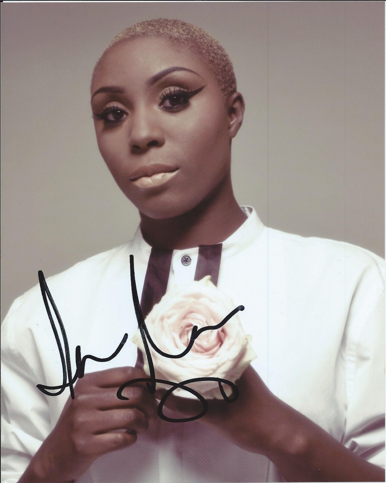 Laura Mvula autograph - signed Photo Poster painting