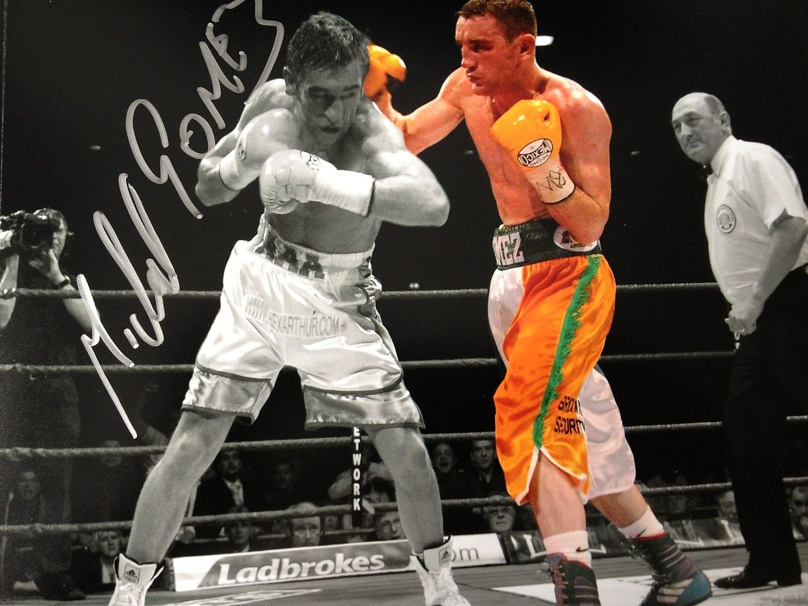 MICHAEL GOMEZ - FORMER WORLD BOXING CHAMPION - SIGNED COLOURISED ACTION Photo Poster painting