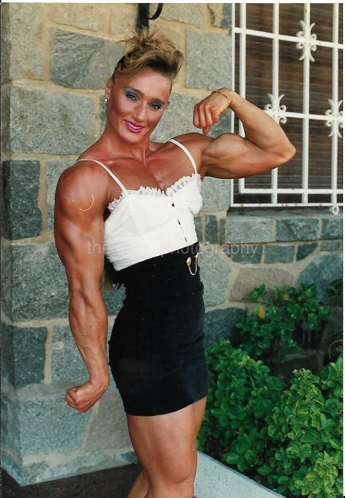 FEMALE BODYBUILDER 80's 90's FOUND Photo Poster painting Color MUSCLE WOMAN Original EN 111 18 W