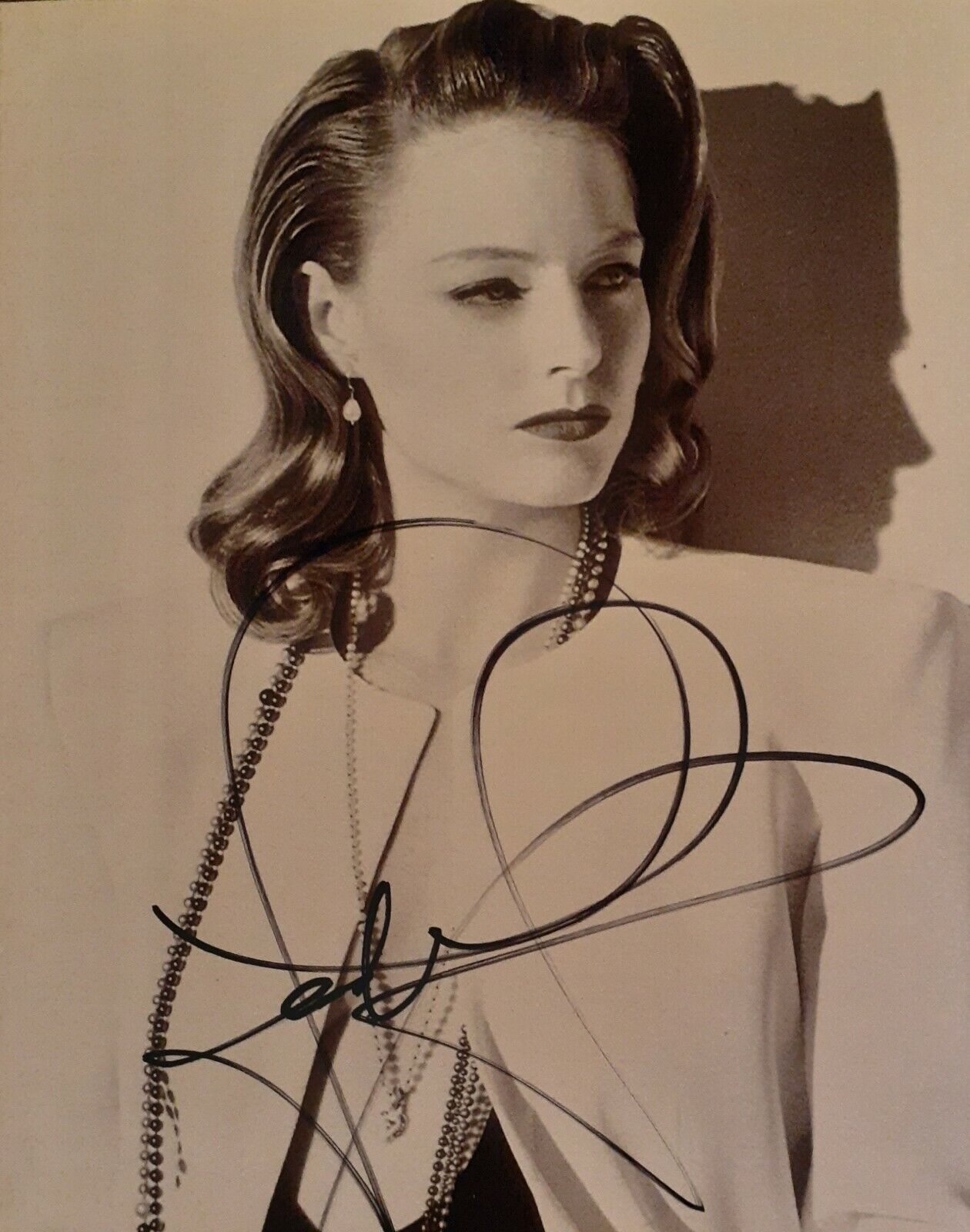 Jodie Foster signed 8x10