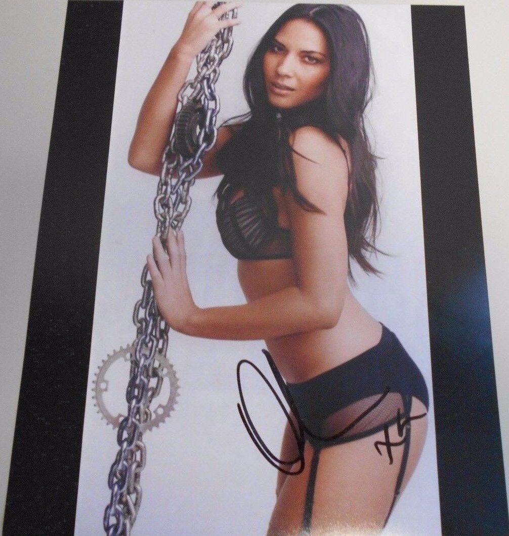 OLIVIA MUNN ** SUPER SEXY Photo Poster painting OF OLIVIA HAND SIGNED 8X10 W/COA