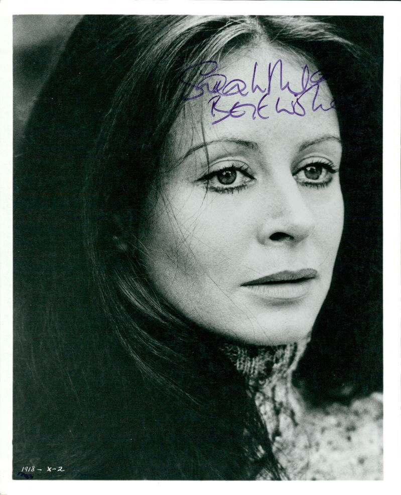 Sarah Miles (Vintage, Inscribed) signed Photo Poster painting COA