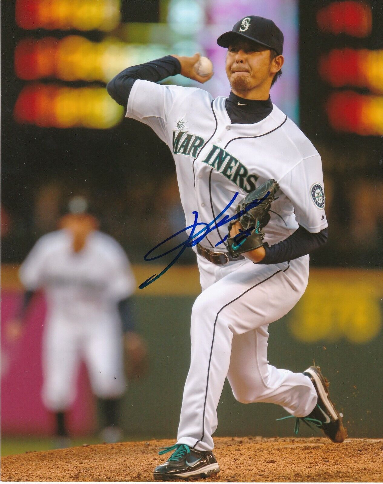 HISASHI IWAKUMA SEATTLE MARINERS ACTION SIGNED 8x10