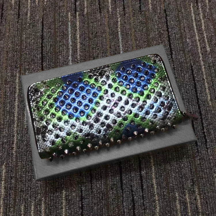 Red bottom lining square rivet wallet Vocosi VOCOSI