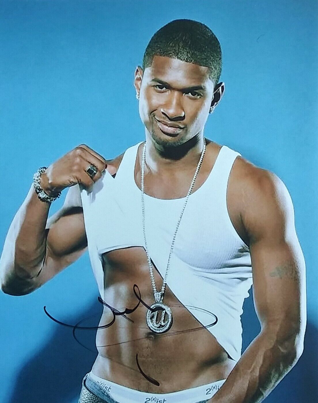 Usher signed 8 x 10