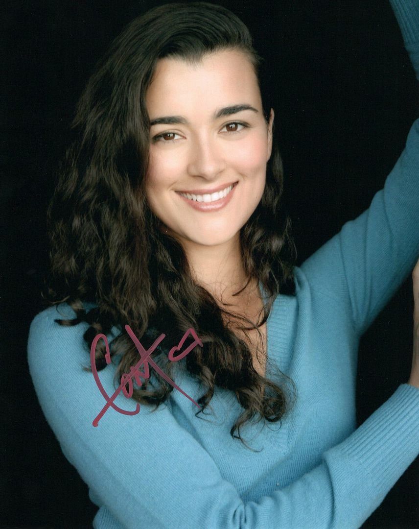 Cote De Pablo Autograph Signed Photo Poster painting Print