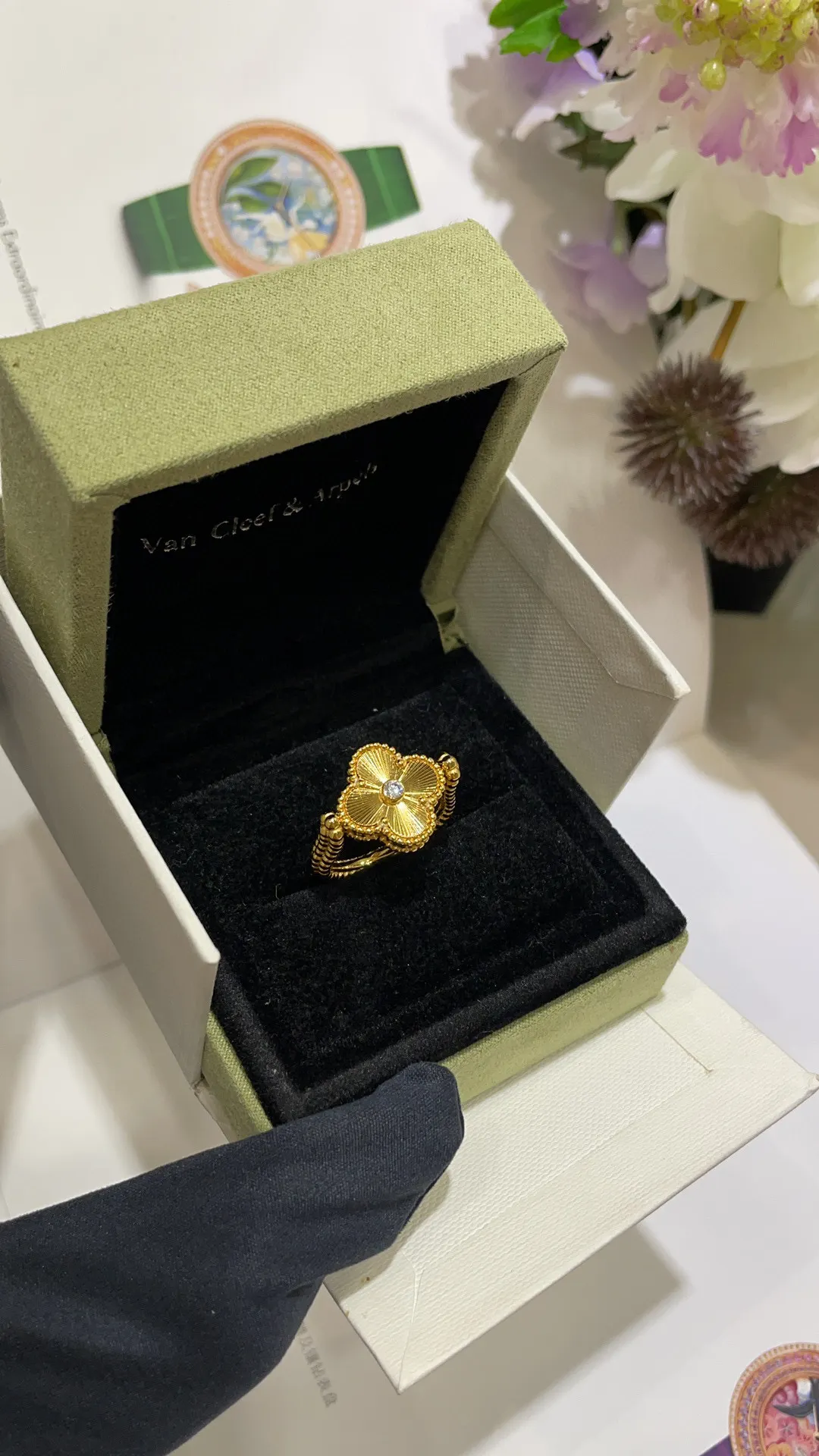 Flip Four Leaf Grass Ring