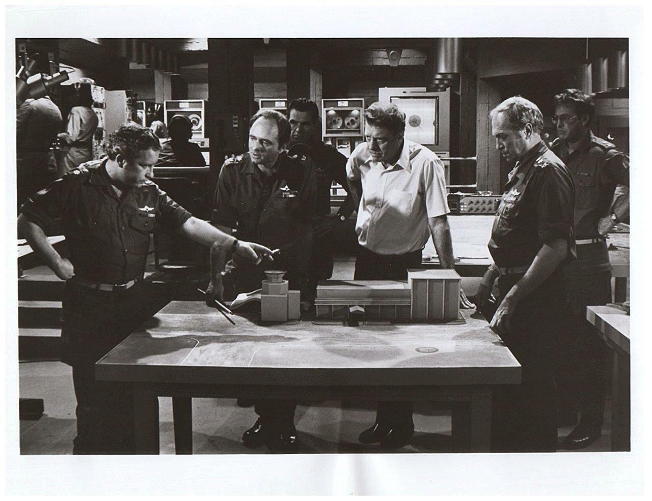 Richard Dreyfuss and Harni Yulin 8x10 Picture Simply Photo Poster painting Celebrity #1