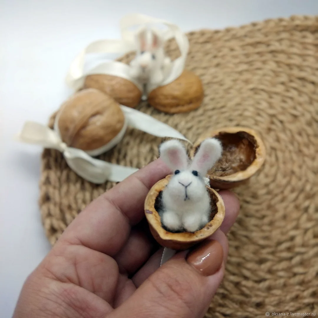 🐰🧸Handmade crochet animal in walnut shell