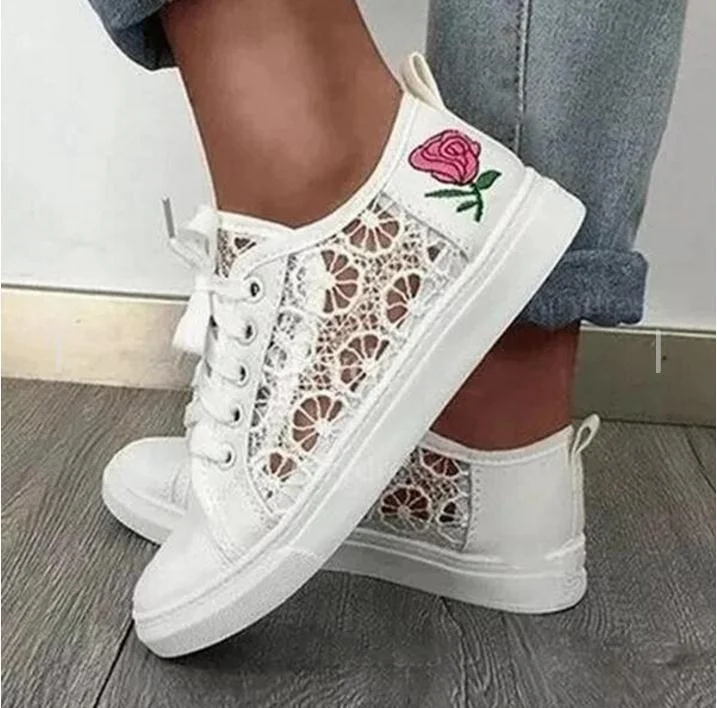 Women's Mesh Lace-up Flower Cloth Flat Heel Sneakers