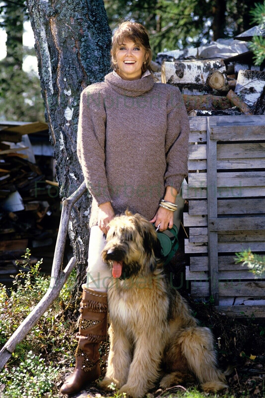 Wencke Myhre mit Hund - Foto 20 x 30 cm ohne Autogramm (Nr 2-70