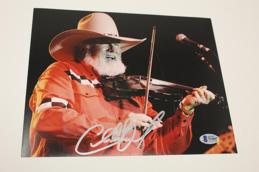 CHARLIE DANIELS SIGNED AUTOGRAPH 8X10 Photo Poster painting - SOUTHERN ROCK, FOLK LEGEND BECKETT