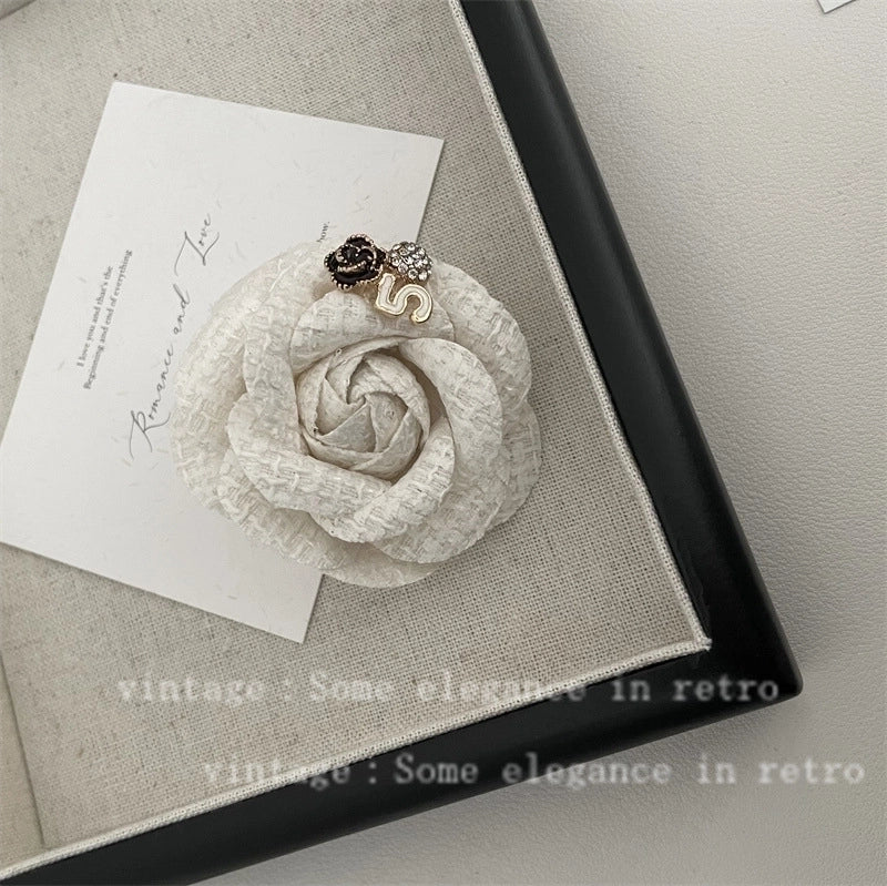 Elegant Pin Flower Imitation Pearl Plating Women’s Brooches